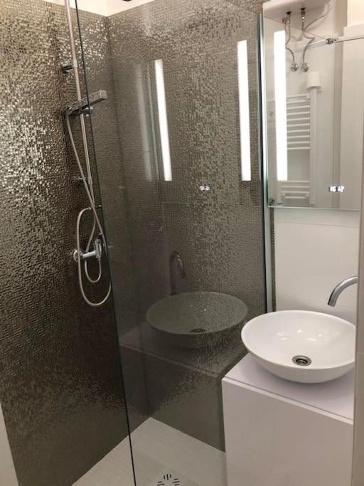 Colton West Deluxe Apartment Budapest Bagian luar foto